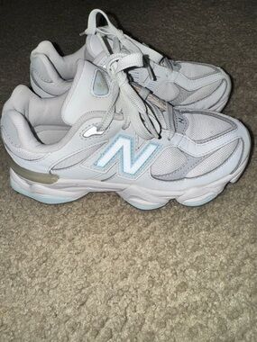 New Balance White & Pale Blue Chunky Sneaker little kids sz 2.5